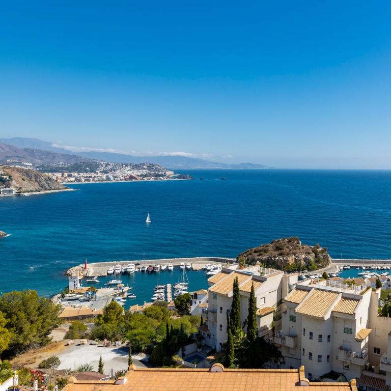 Apartamento con vistas y garaje en Marina del Este - Two-Bedroom Apartment - 3