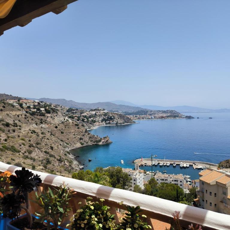 Apartamento con vistas y garaje en Marina del Este - Two-Bedroom Apartment - 7