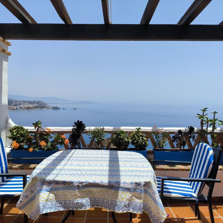 Apartamento con vistas y garaje en Marina del Este - Two-Bedroom Apartment - 10