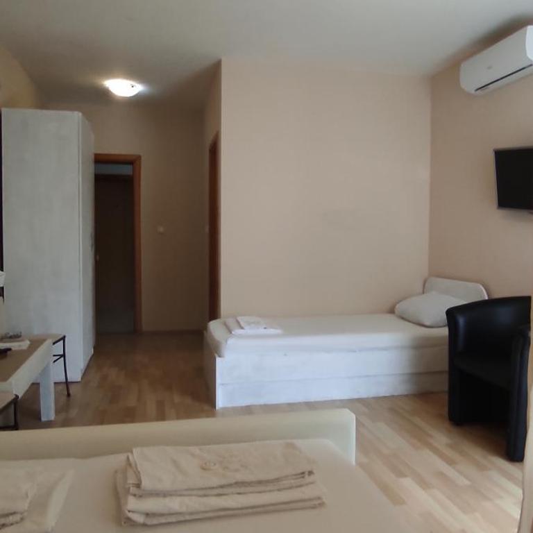 Hotel & Rooms Lombrelle - Comfort Triple Room - 1