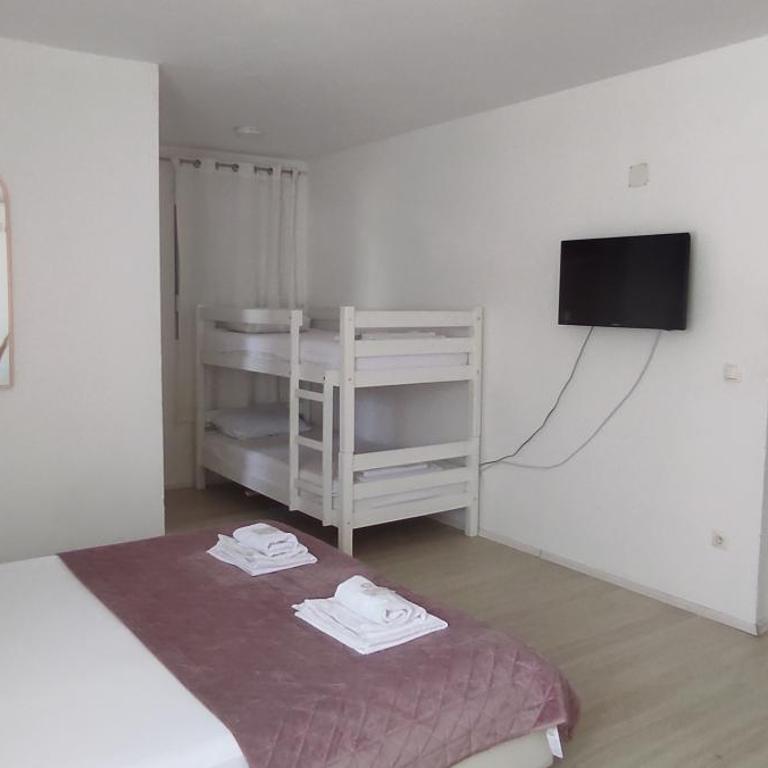 Hotel & Rooms Lombrelle - Deluxe Family Room - 2