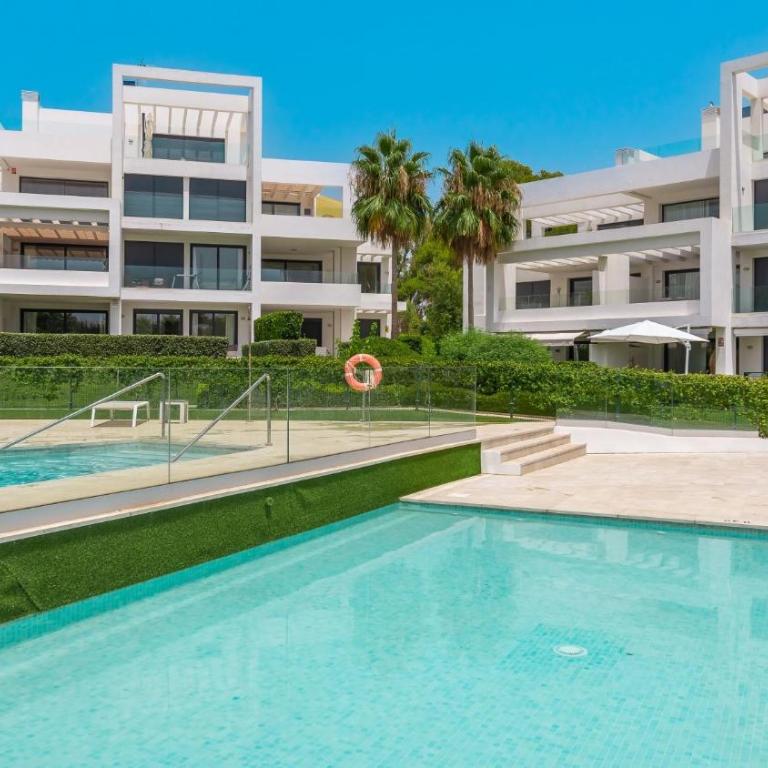 Amazing Ultra Modern Oasis In Atalaya - Apartment - 2
