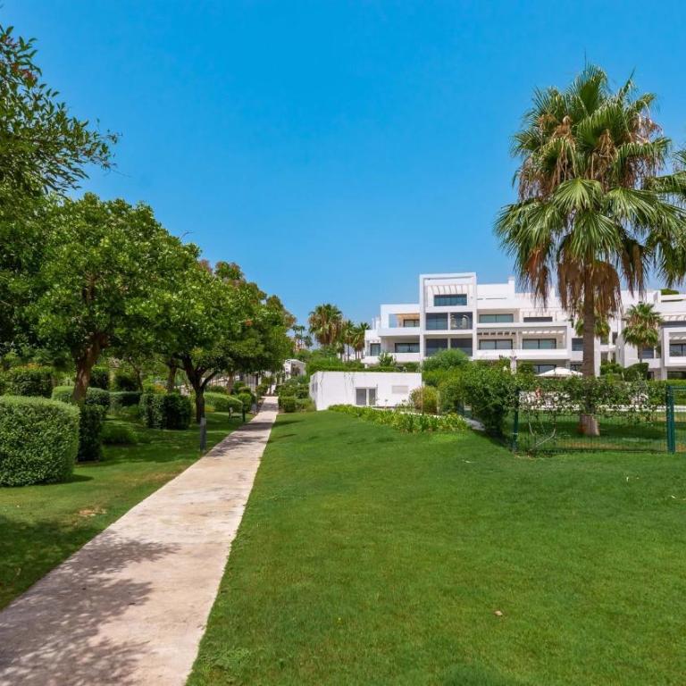 Amazing Ultra Modern Oasis In Atalaya - Apartment - 5