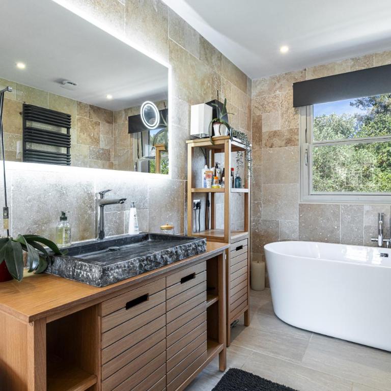 Private & comfortable stone villa with pool - Villa - 28