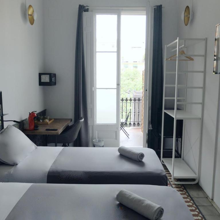 Fabrizzio's Petit - Twin Room with Private Bathroom - 3