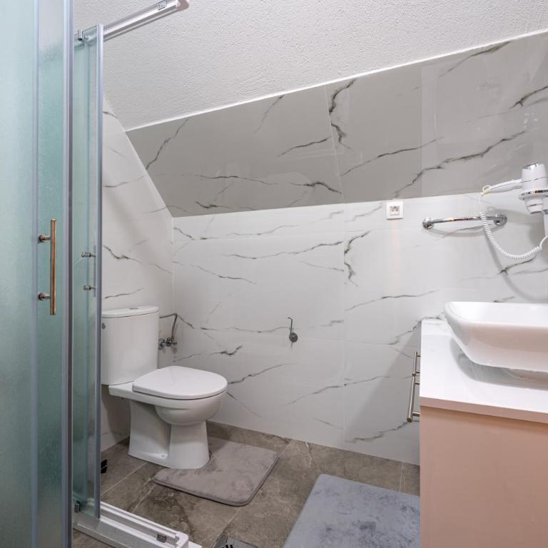 Apartments CENTER OF THE WORLD - One-Bedroom Apartment - 16