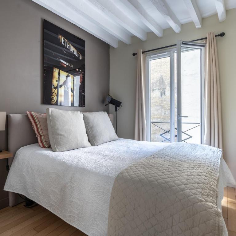 Cosy central place Paris - Chambre Double ou Lits Jumeaux - 9