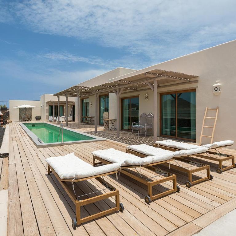 In Lajares Villa Take a swim in our 15m long pool - Villa - 32