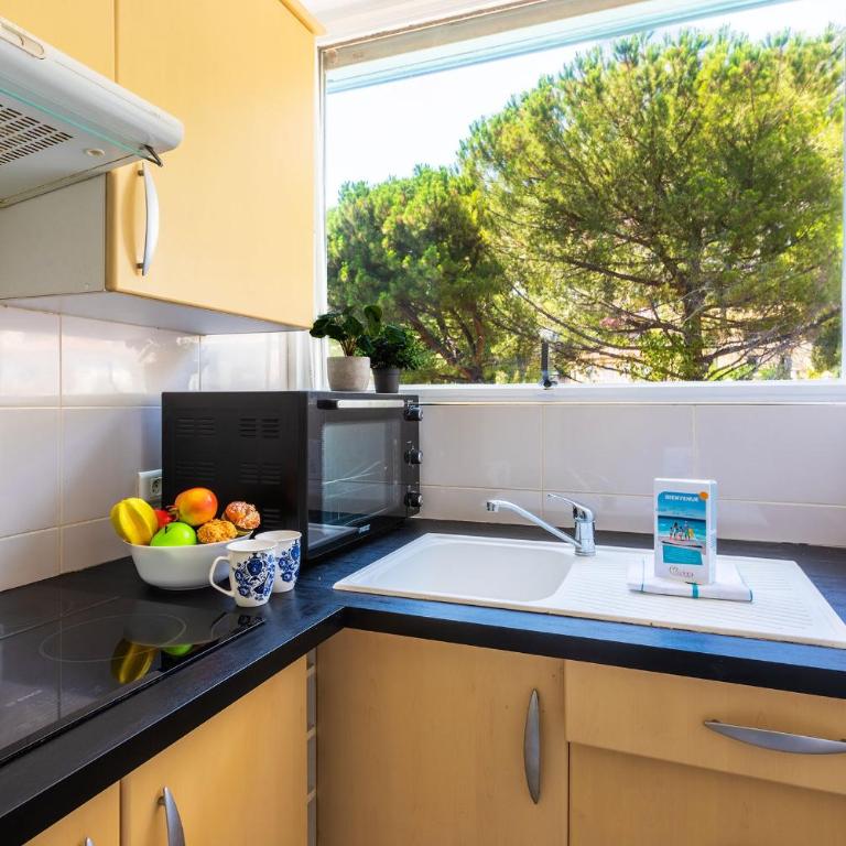 BEAULIEU MARINONI AP4374 By Riviera Holiday Homes - Studio - 10