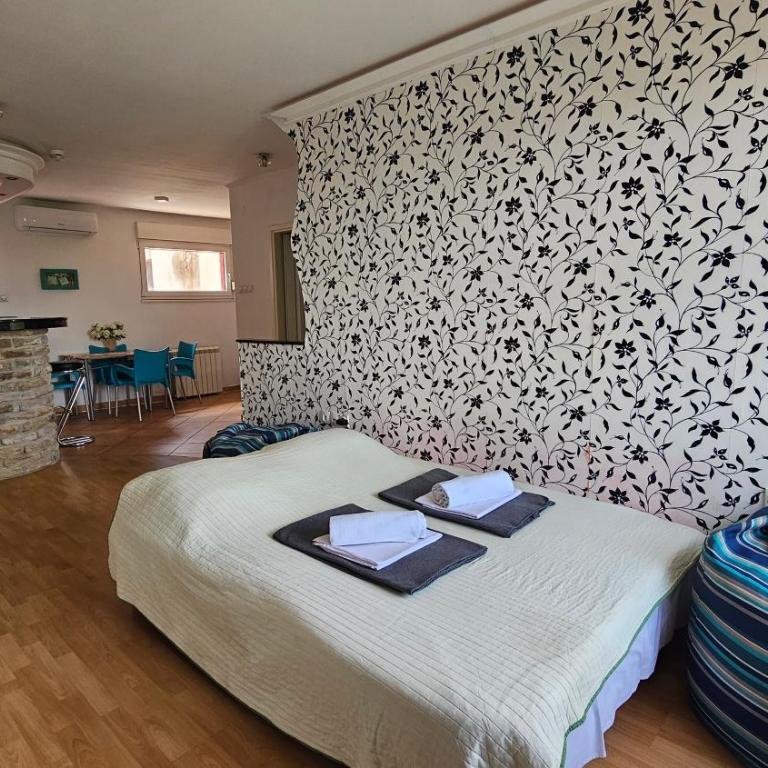 City Center Luxury Apartment - Two-Bedroom Apartment - 11
