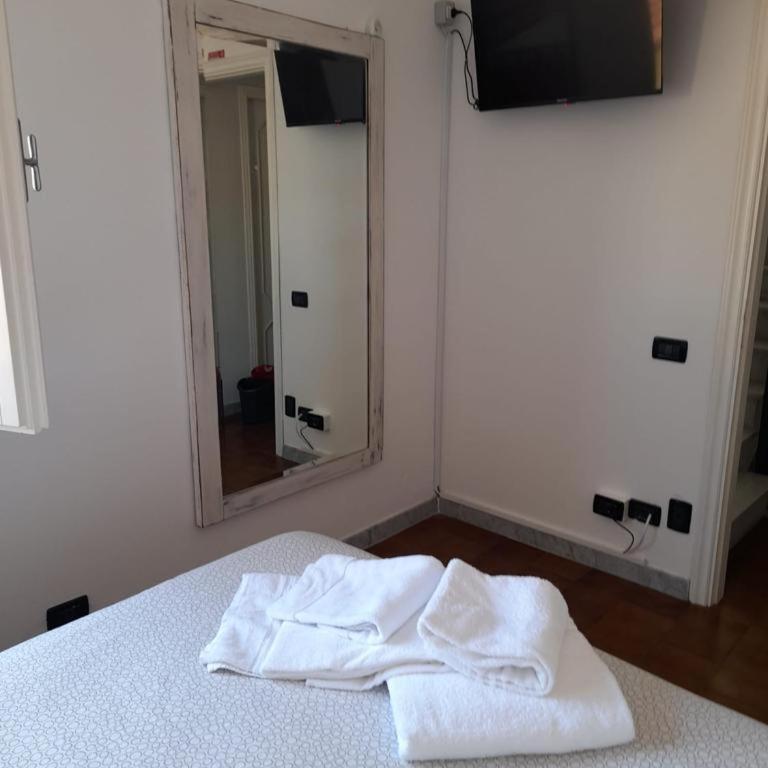 B&B Il Viaggiatore - Camera Matrimoniale Economy con Bagno Privato Esterno - 3