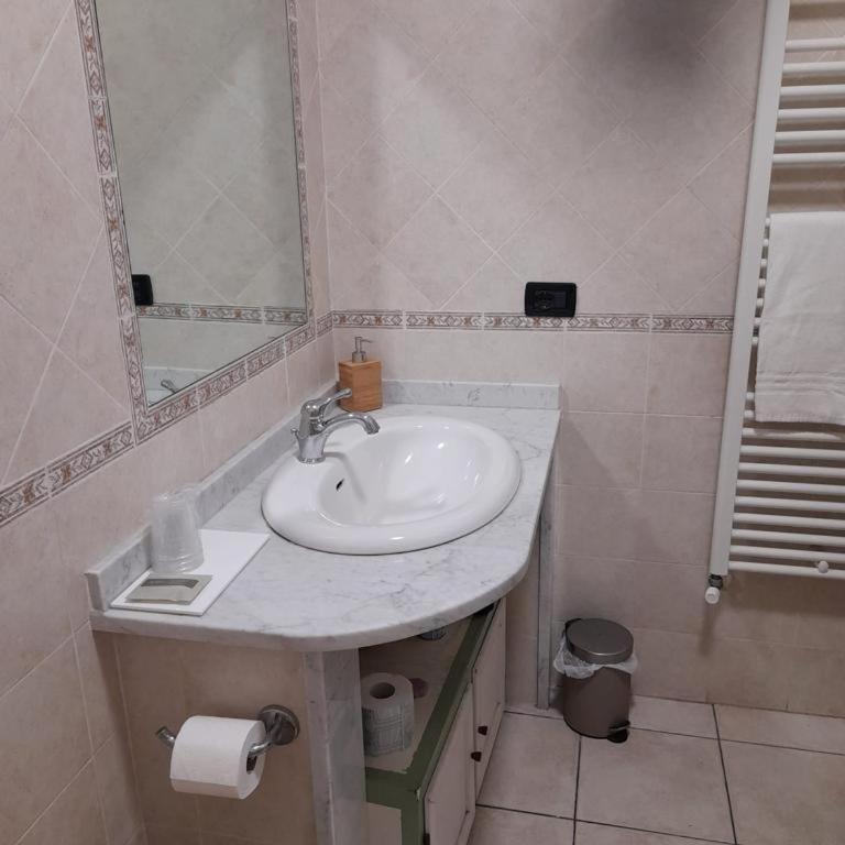 B&B Il Viaggiatore - Camera Matrimoniale Economy con Bagno Privato Esterno - 4