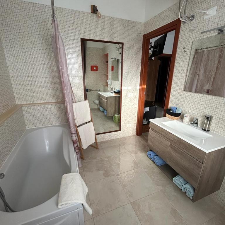Triangolo delle Bermuda B&B - Double Room with Balcony - 8