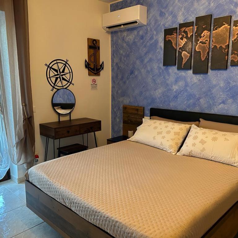 Triangolo delle Bermuda B&B - Quadruple Room with Balcony - 16