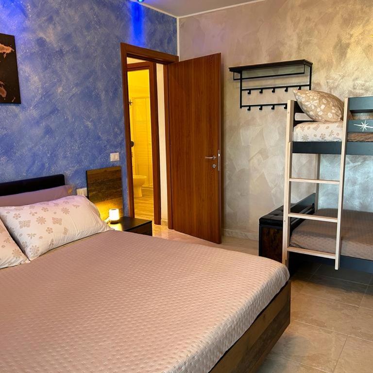 Triangolo delle Bermuda B&B - Quadruple Room with Balcony - 17