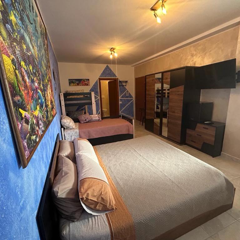 Triangolo delle Bermuda B&B - Family Room with Private Bathroom - 11