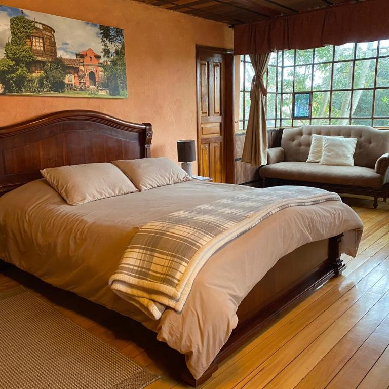 La Antigua Hotel de Montaña - Habitación con cama extragrande y vistas al jardín - 3