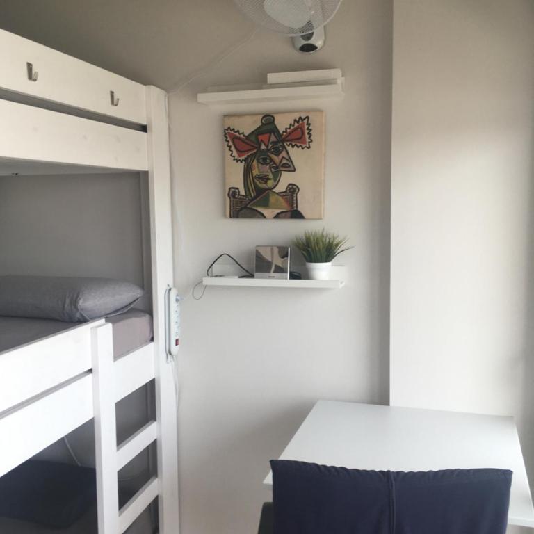 central bright apartment, community pool and own private pool on splendid terrace, garage, beach 900m, mountains 200m - Apartamento de 2 dormitorios - 40
