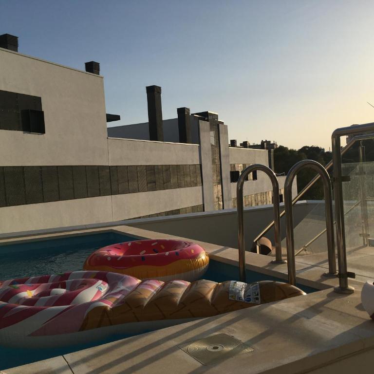 central bright apartment, community pool and own private pool on splendid terrace, garage, beach 900m, mountains 200m - Apartamento de 2 dormitorios - 43