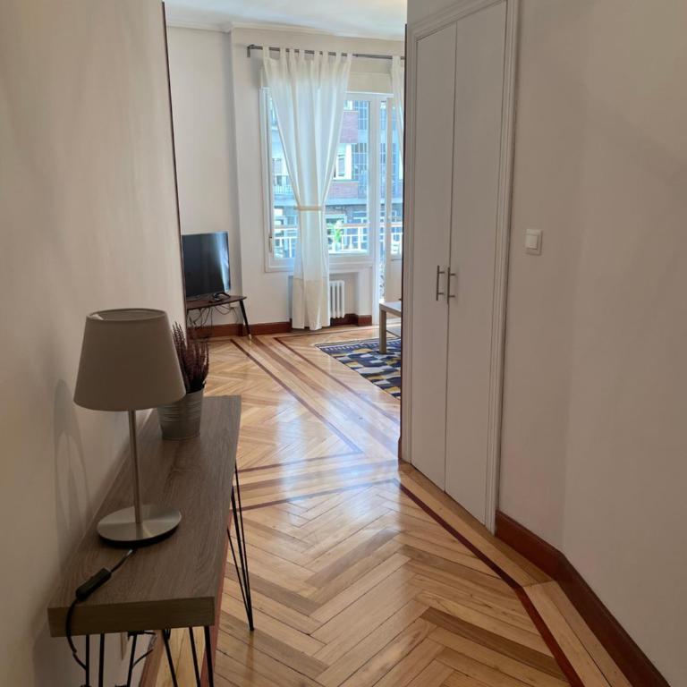 Luminoso apartamento en Bilbao - Three-Bedroom Apartment - 3