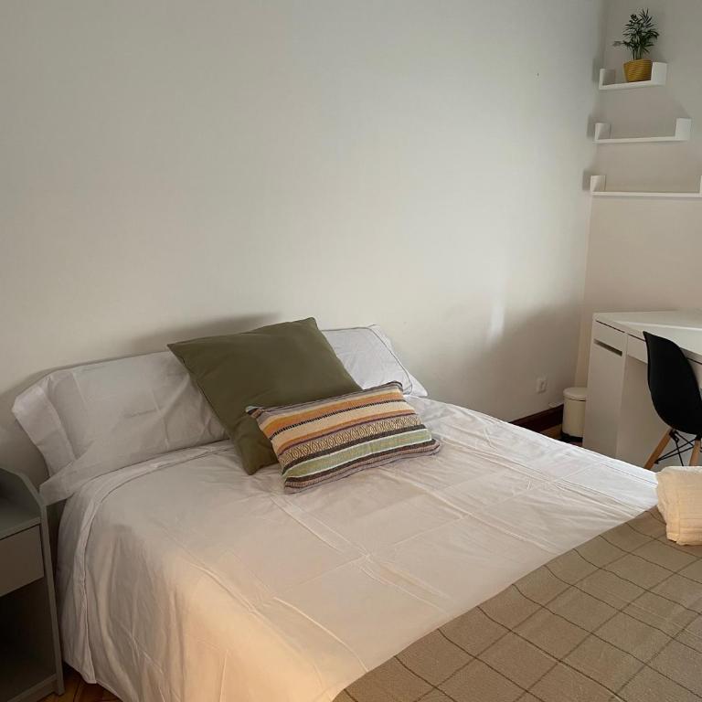 Luminoso apartamento en Bilbao - Three-Bedroom Apartment - 7