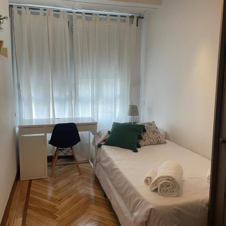 Luminoso apartamento en Bilbao - Three-Bedroom Apartment - 6