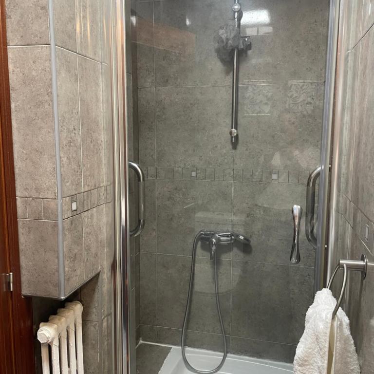 Luminoso apartamento en Bilbao - Three-Bedroom Apartment - 10