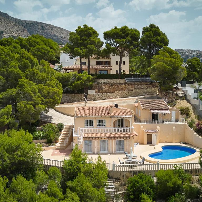 Villa with pool and hot tub on golf course - Villa - 2