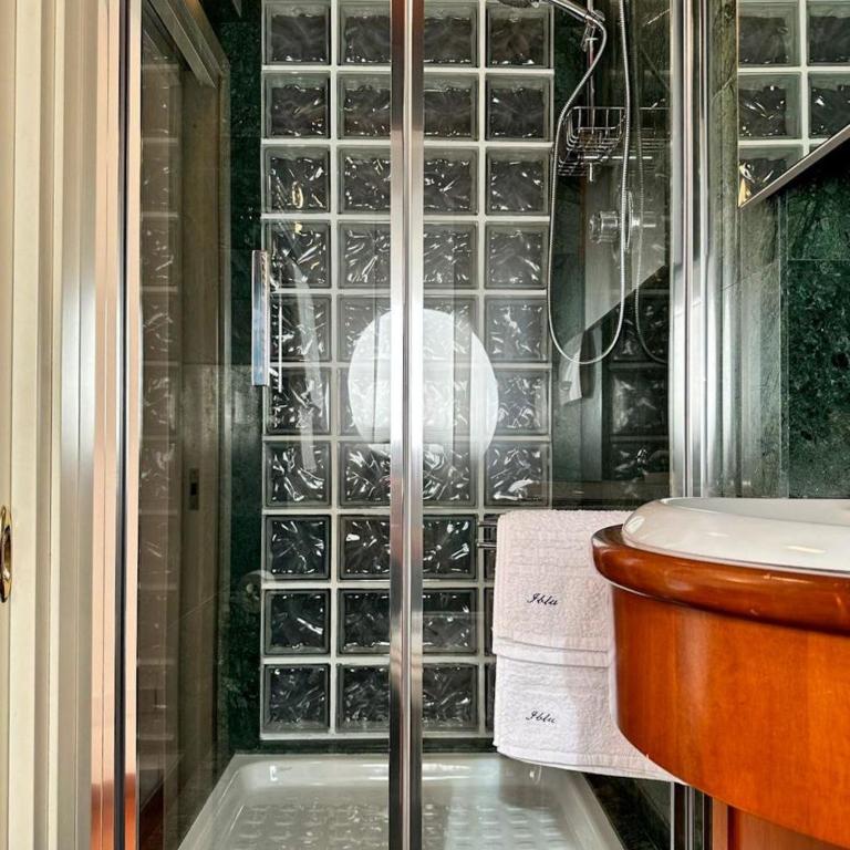Iblu Rooms - Deluxe Double Room with Sea View - 11