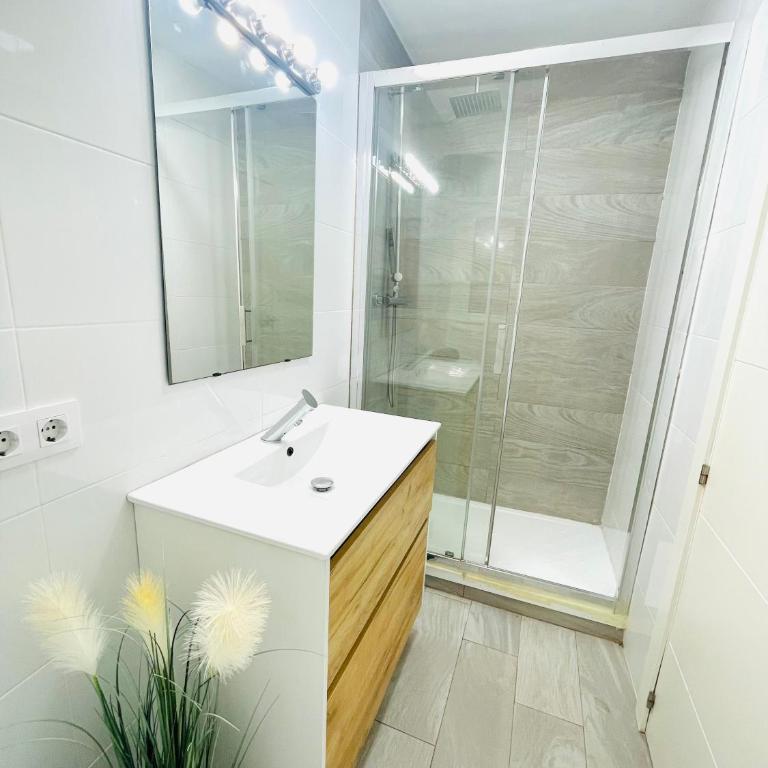 Ático con terraza en el centro de Tarragona - Apartamento - 56