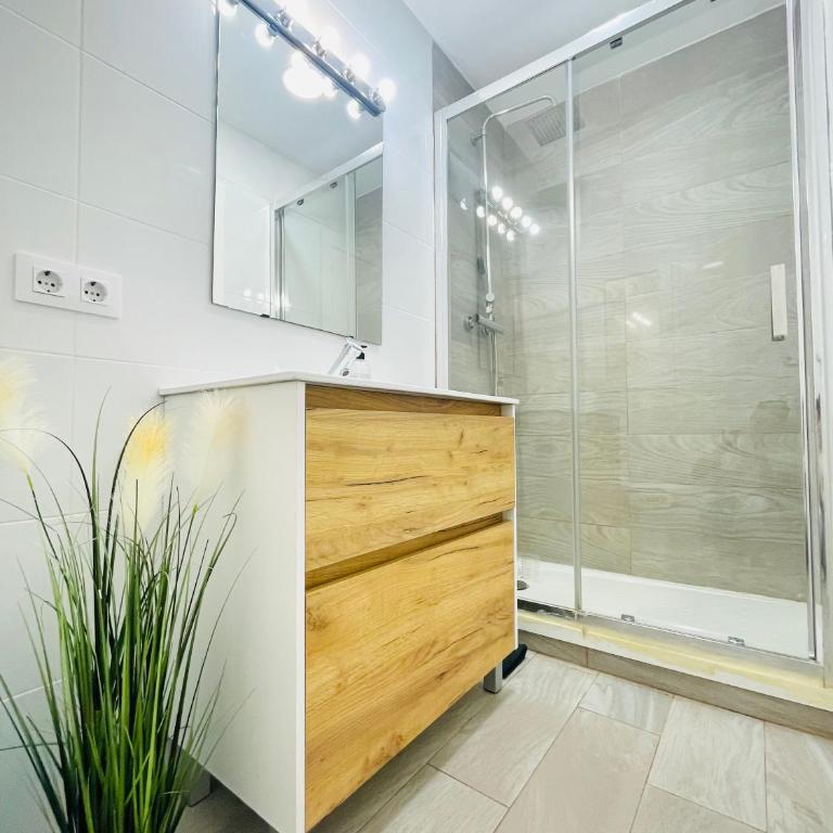 Ático con terraza en el centro de Tarragona - Apartamento - 57