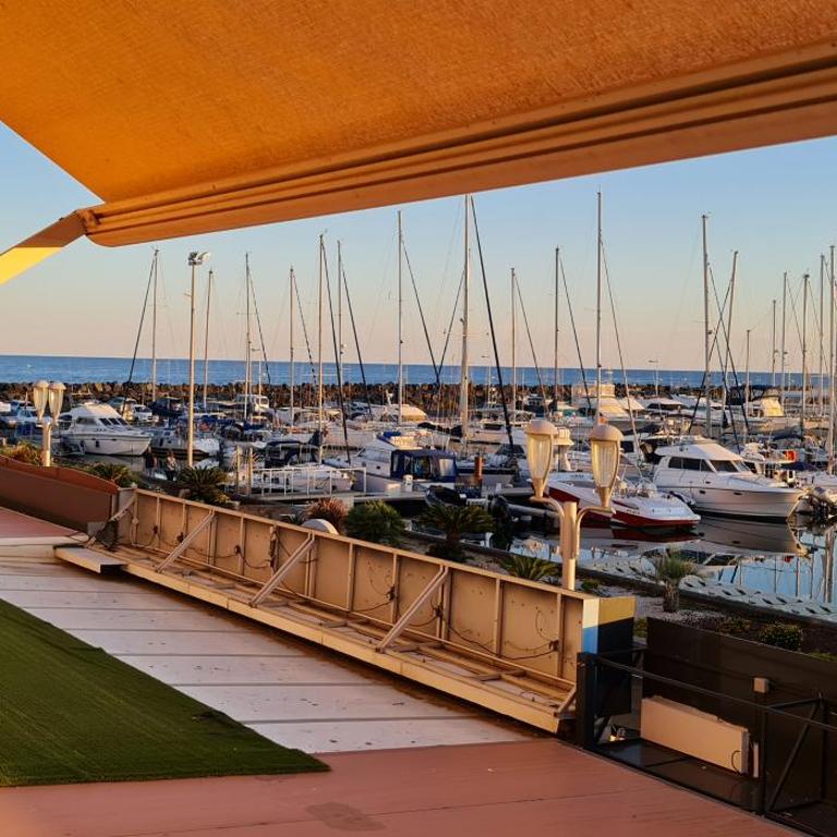 Résidence de standing la Pêcherie Spacieux T3 comme un cocon familial vue mer et sur l'avant port Sur le bout du bout de Cap d'Agde seule cap en Occitanie - Apartment with Sea View - 4