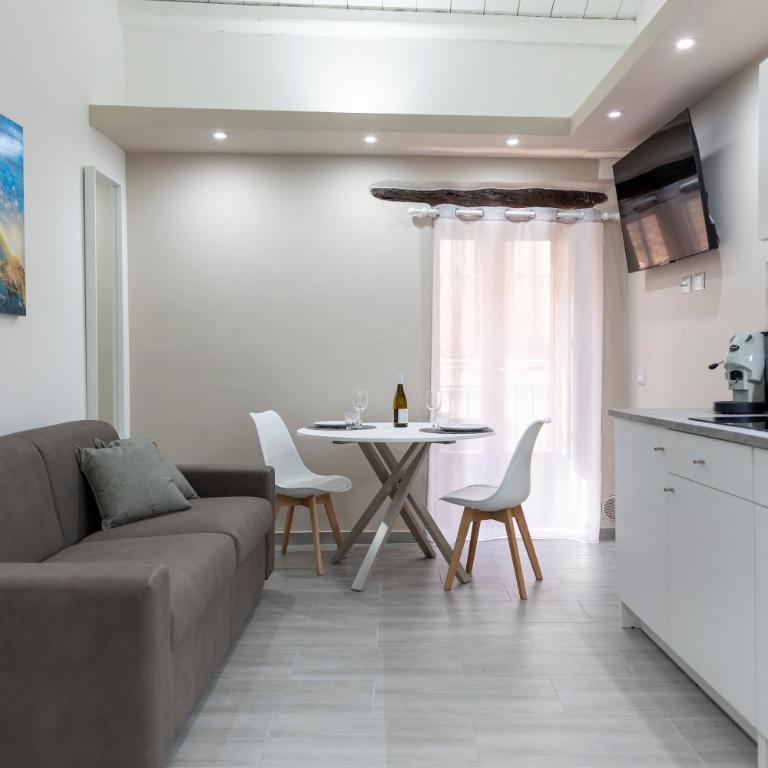 Aurora House Loft - One-Bedroom Apartment - 5