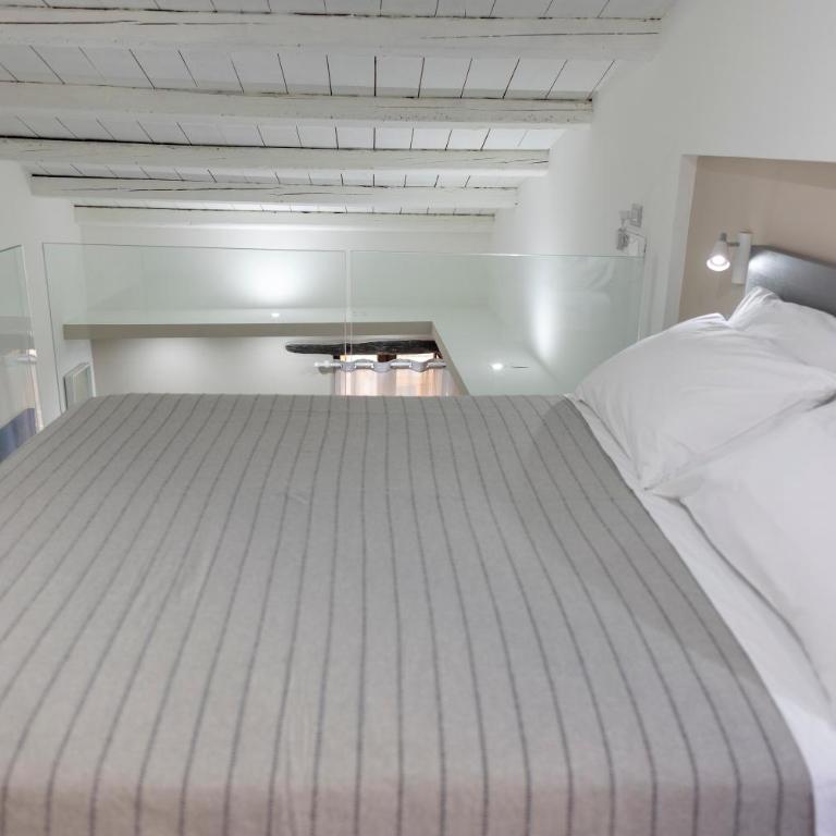 Aurora House Loft - One-Bedroom Apartment - 23