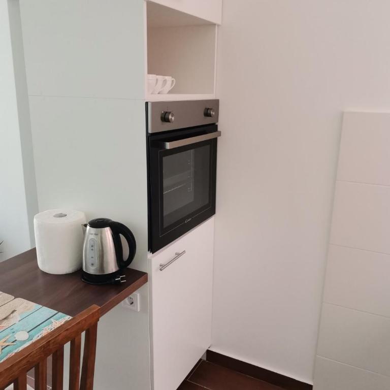 3 Min Walk to Beach Spacious 3BR Flat with Balcony Parking - Three-Bedroom Standard Apartment - 6