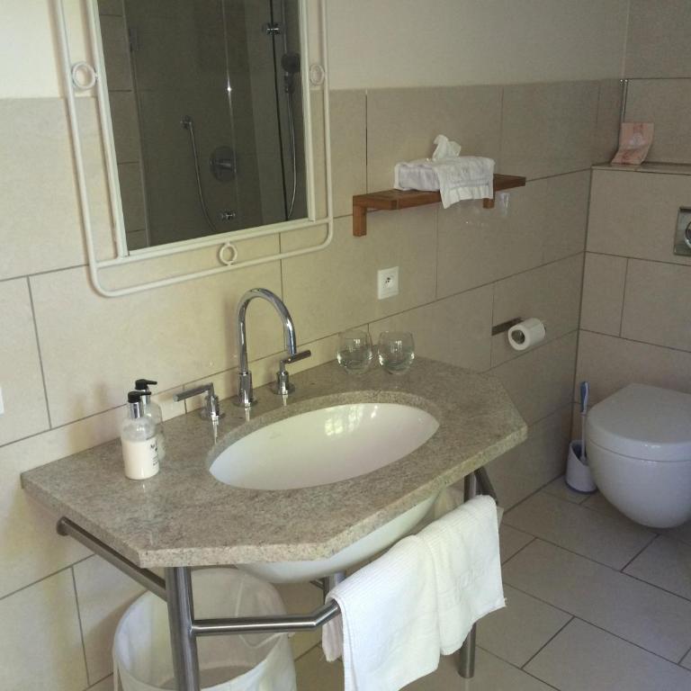 Villa La Begude - Boutique B&B - Chambre Double avec Balcon 1 - Vue sur Piscine - 24 m² - 4