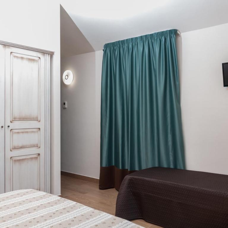 Hotel Donna Carmela Sede Unica a Sciacca - Camera Tripla con Balcone - 2