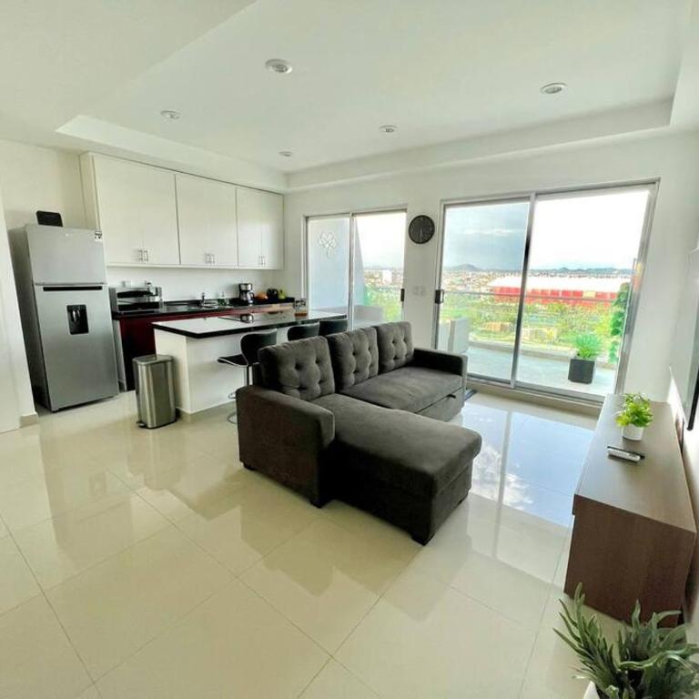 The One D12 Sobre el Malecón Vista al Estadio de Baseball - Two-Bedroom Apartment - 2
