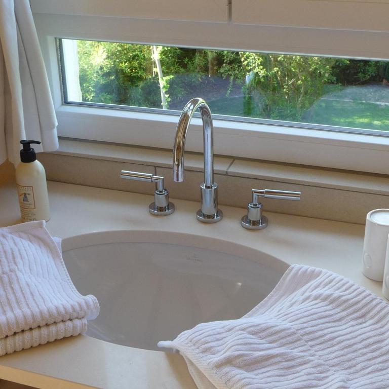 Villa La Begude - Boutique B&B - Chambre Double Supérieure 3 - Vue sur Piscine - 33 m² - 10