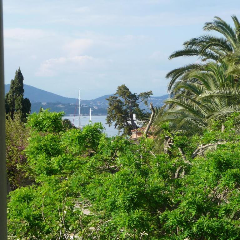 Villa La Begude - Boutique B&B - Chambre Double Supérieure 3 - Vue sur Piscine - 33 m² - 2