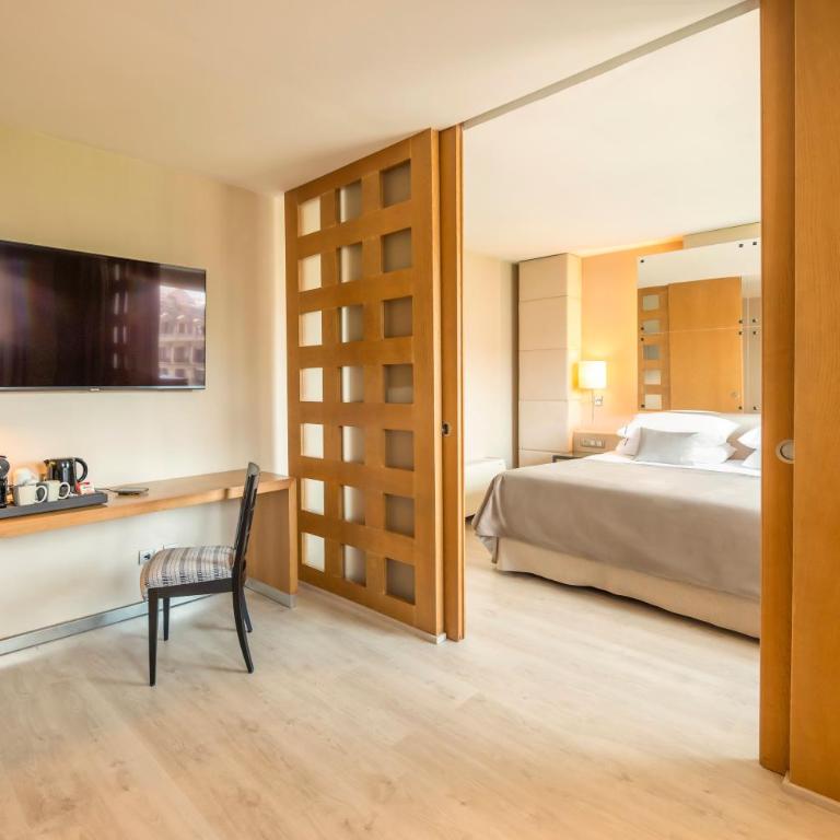Hesperia Barcelona Presidente - Junior Suite - 1