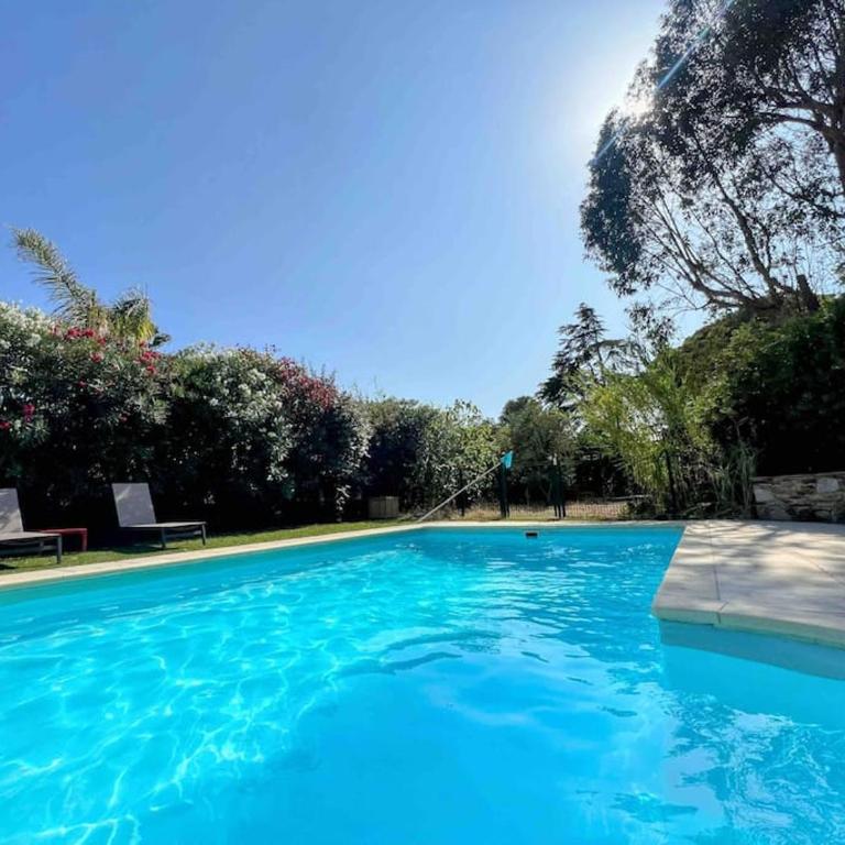 Grand Mas provençal, mer à 200m, parking privé fermé, piscine chauffée - Villa - 10