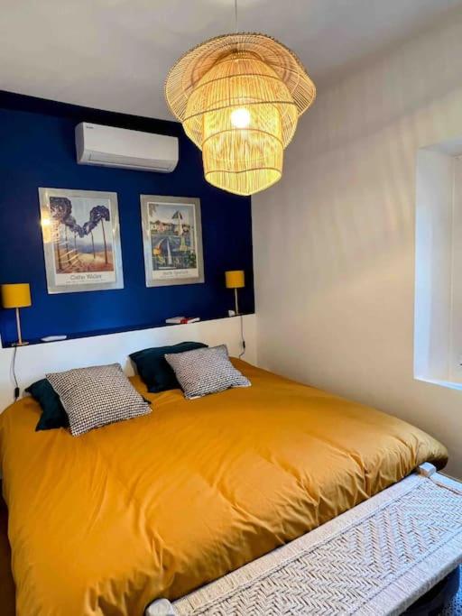 Grand Mas provençal, mer à 200m, parking privé fermé, piscine chauffée - Villa - 42