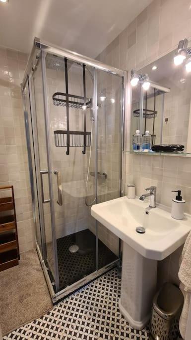 Grand Mas provençal, mer à 200m, parking privé fermé, piscine chauffée - Villa - 47