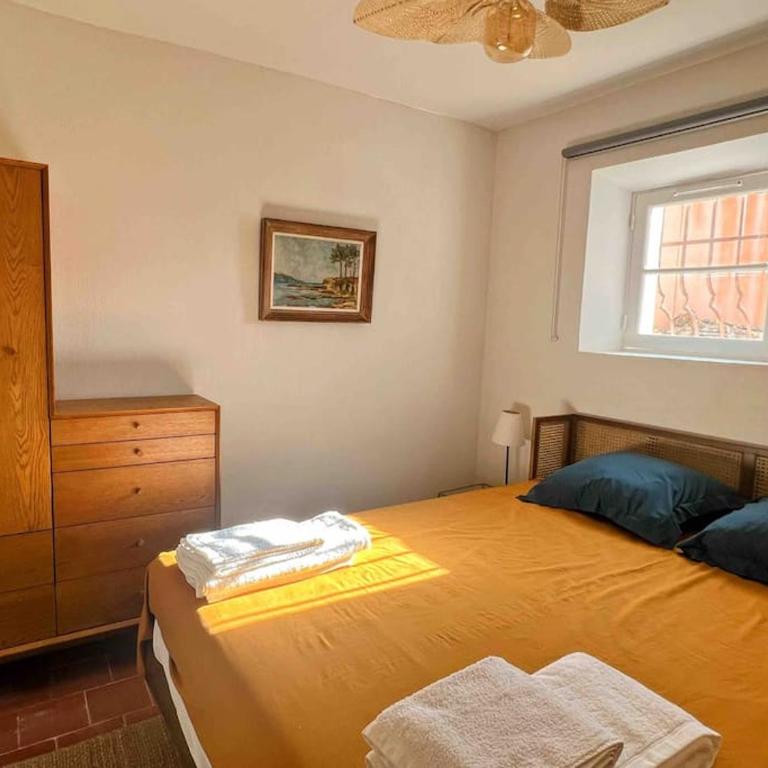 Grand Mas provençal, mer à 200m, parking privé fermé, piscine chauffée - Villa - 50