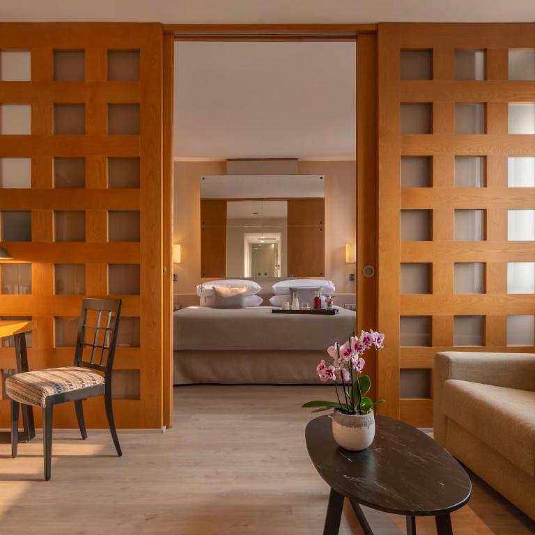 Hesperia Barcelona Presidente - Junior Suite with View - 8
