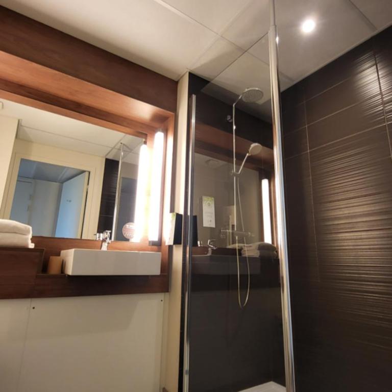 Campanile Dijon Centre Clemenceau - Chambre Quadruple Standard - 4
