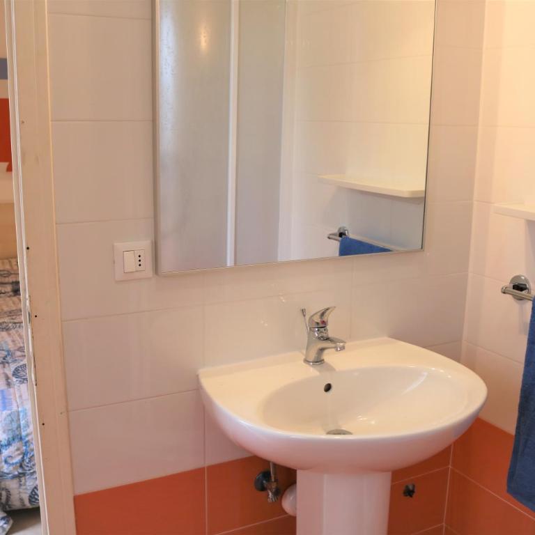 Villaggio Olimpia - Appartamento con 2 Camere da Letto - 16