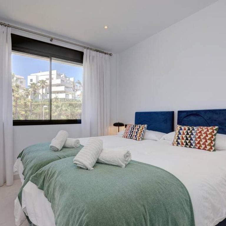 2 Bedroom Penthouse with Sea View @ Estepona Hills - Two-Bedroom Apartment - 27
