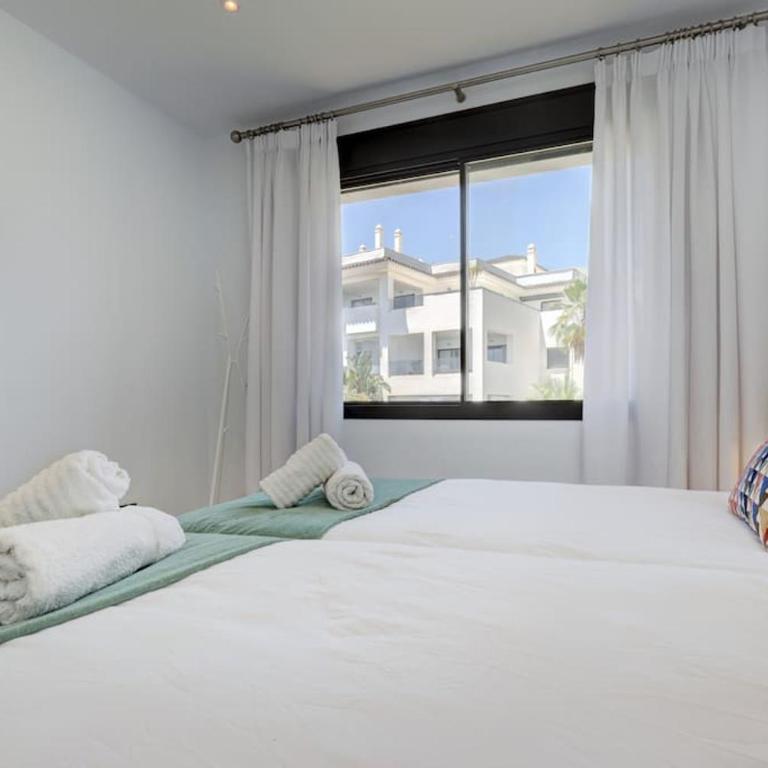 2 Bedroom Penthouse with Sea View @ Estepona Hills - Two-Bedroom Apartment - 32